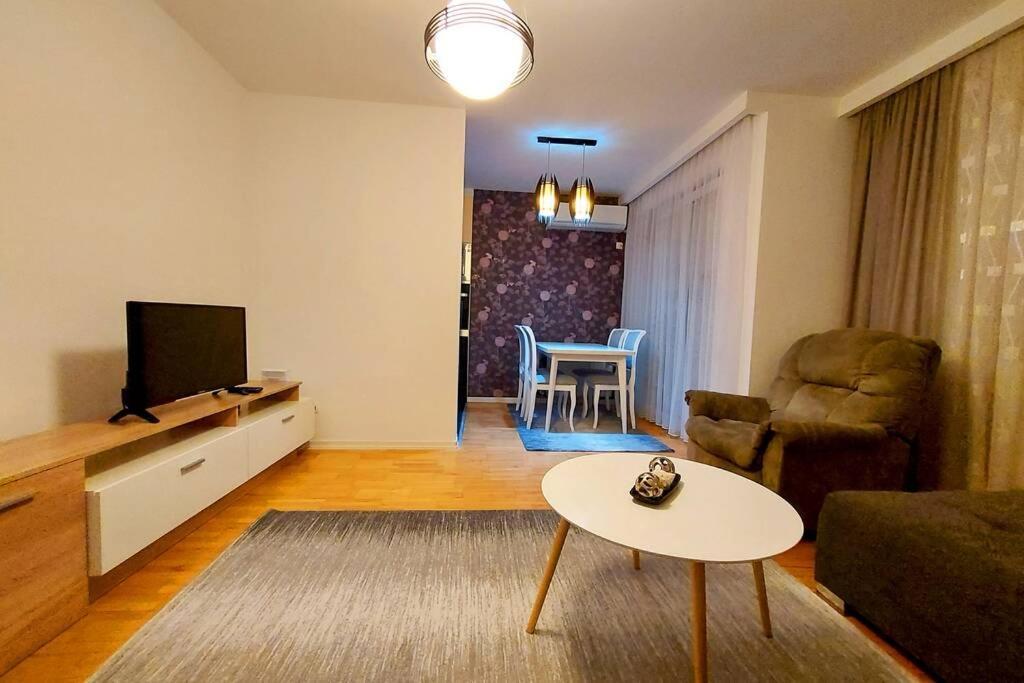 Apartment 13C พริสตีนา ภายนอก รูปภาพ