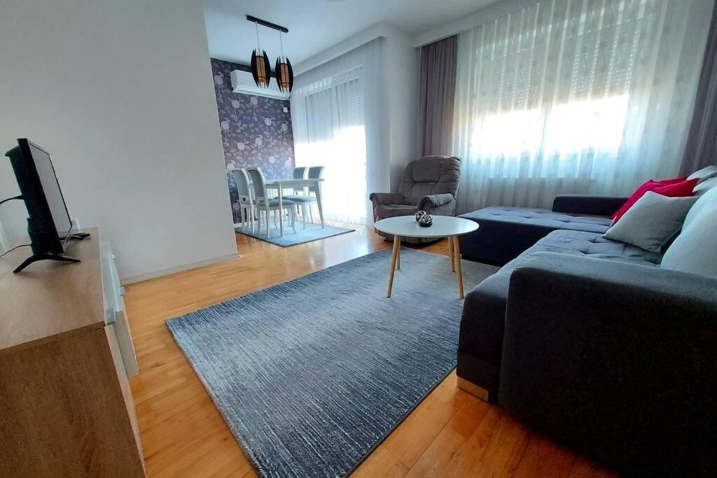 Apartment 13C พริสตีนา ภายนอก รูปภาพ
